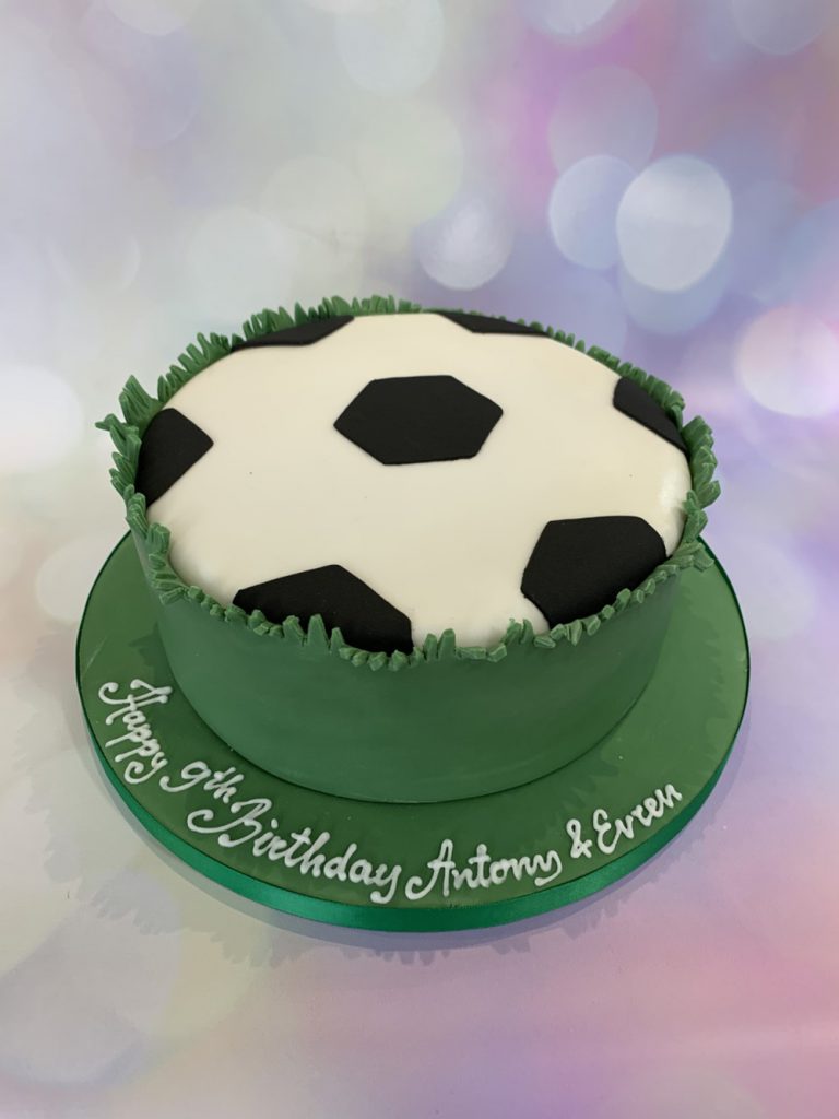 IC10498 Grass Wrap Football | Wilton Patisserie